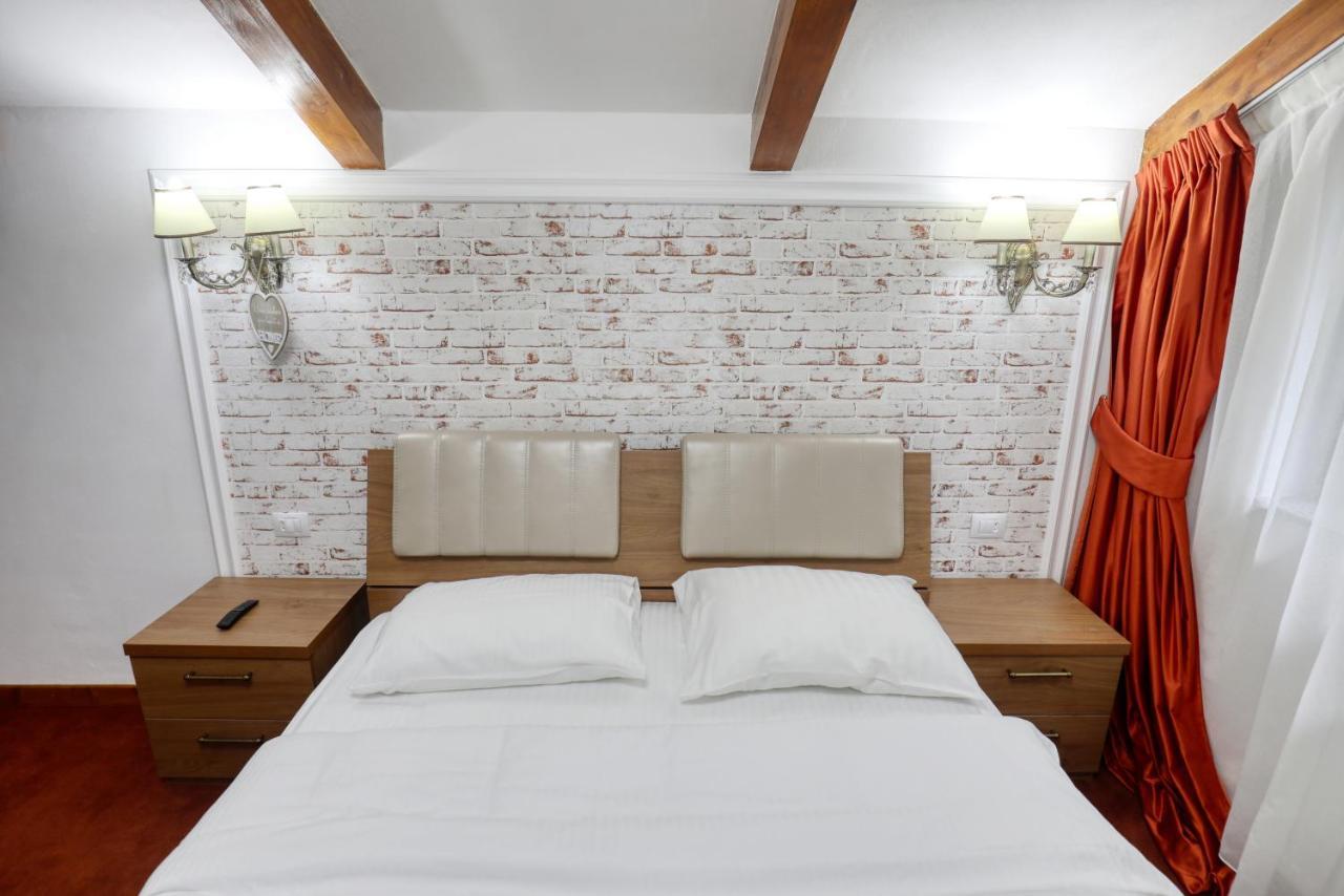 Hotel Ivascu Moisei Eksteriør billede